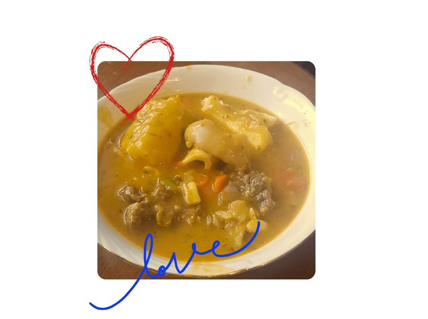 Soupe joumou dans une assiette